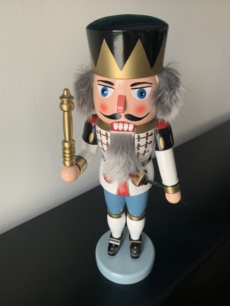 Erzgebirge nutcracker King White 12.60 inch